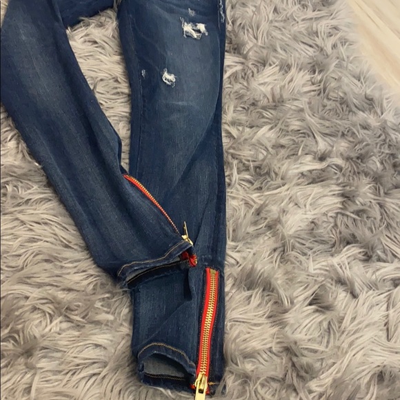 Designer jeans size 26 with red zipper on ankles - Picture 2 of 5
